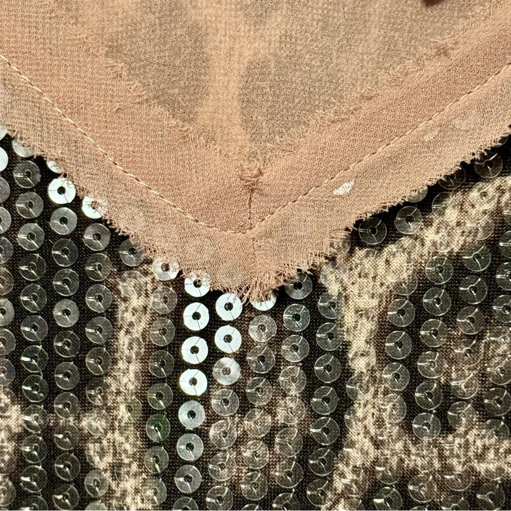 ENTRO Fully Sequined Animal Leopard Print Raw Edge Sleeveless Tank Blouse - Picture 3 of 11
